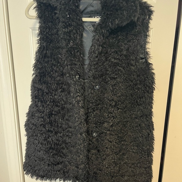 UGG black vest - Picture 2 of 4